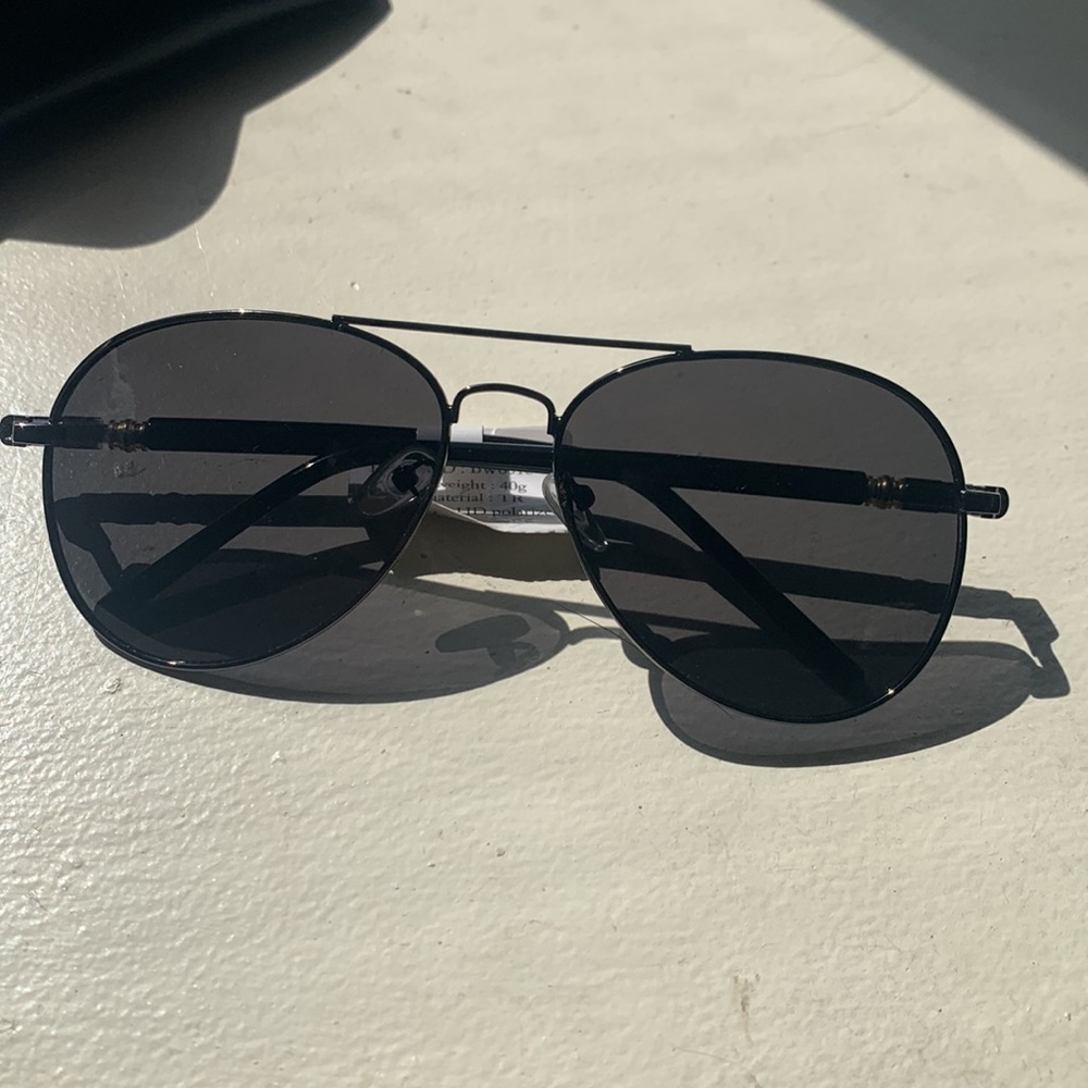NWT Sunglasses & Case - Picture 3 of 5